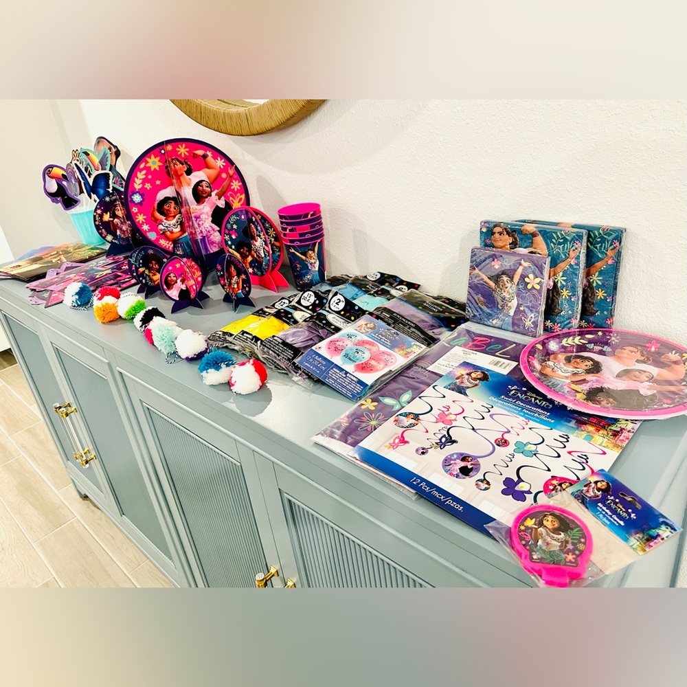 Disney Encanto Party Supplies Set